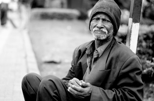 Om al străzii trimis în judecată pentru că umbla pe străzi "fără motiv"