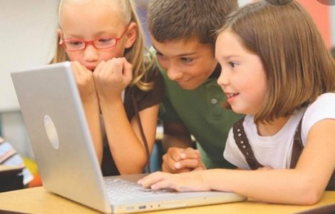 Îngrijorător: O treime din elevii români nu urmează cursurile online