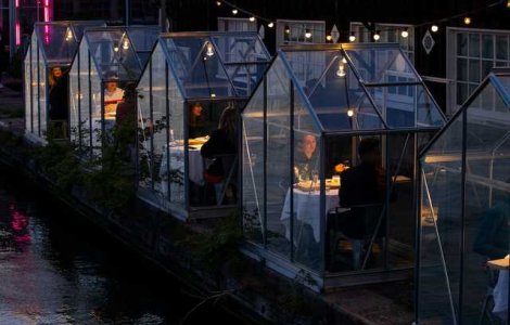 Așa ar putea arăta cina în oraș. Mese separate de cabine transparente