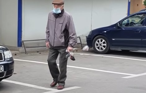 Un bătrân din Suceava, filmat în timp ce jumulea un porumbel
