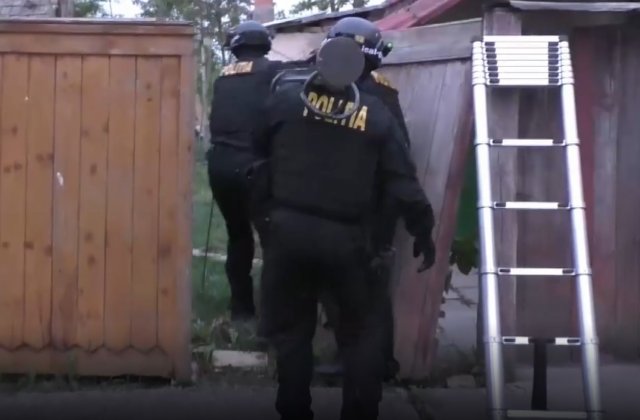 Tânără din Timișoara, suspectată de propagandă teroristă. Ce au descoperit ofițerii DIICOT