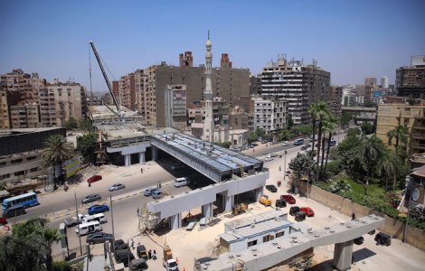 FOTO Pod rutier lipit de locuințele oamenilor