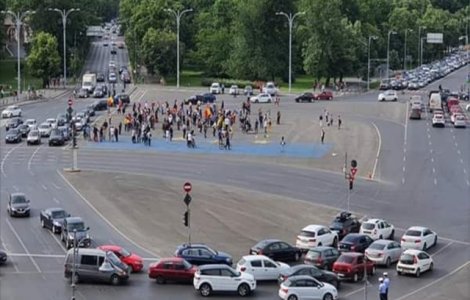 Protest în prima zi de relaxare. Peste 200 oameni s-au adunat în fața Guvernului