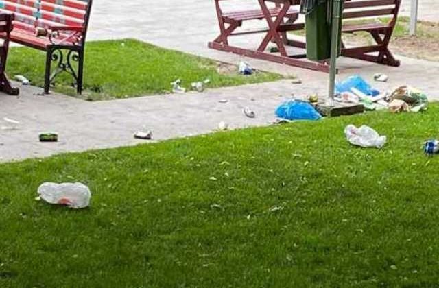 FOTO revoltător: Mizerie de nedescris după prima zi de relaxare