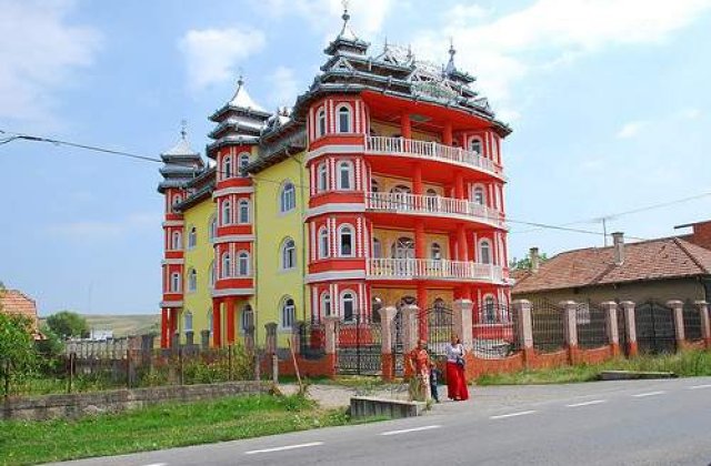 BBC: Copiii de romi din Romania fura ca sa le duca parintilor bani de vile