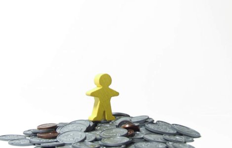 Cum pot bugetarii cumula pensia si salariul