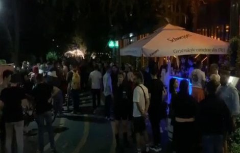 Petrecere în Herăstrău. Sute de tineri s-au distrat la un party în aer liber