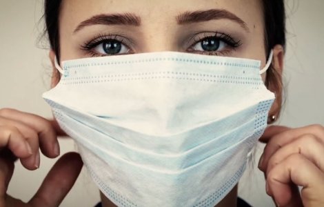 Masca de protecție și canicula, o combinație nefericită pentru unii dintre noi