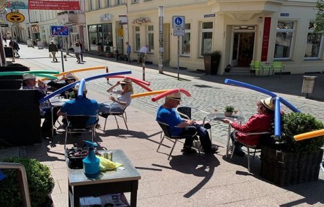 FOTO Metoda inedită prin care o cafenea își protejează clienții de coronavirus