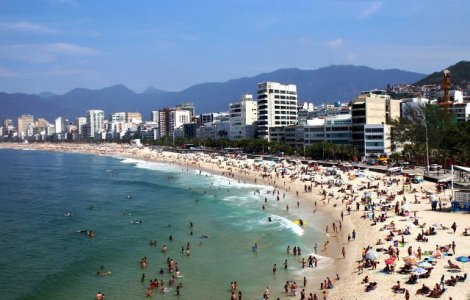 Când ar putea fi redeschise plajele și restaurantele. Explicațiile ministrului Sănătății