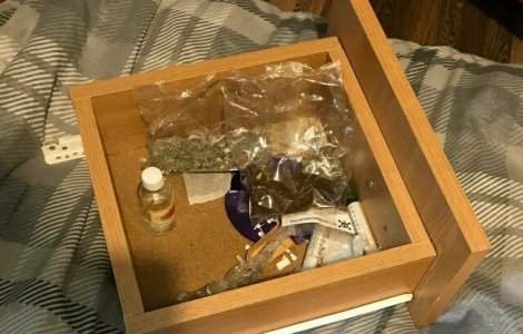 Descindere la traficanți. Angajat la penitenciar, dealer pentru deținuți