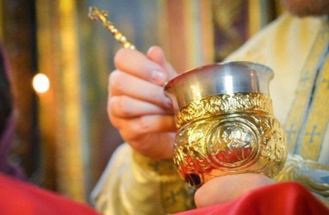 &rdquo;Lingurița de &icirc;mpărtășire nu este penală&rdquo; - dosarul penal pentru IPS Teodosie, clasat de Parchet