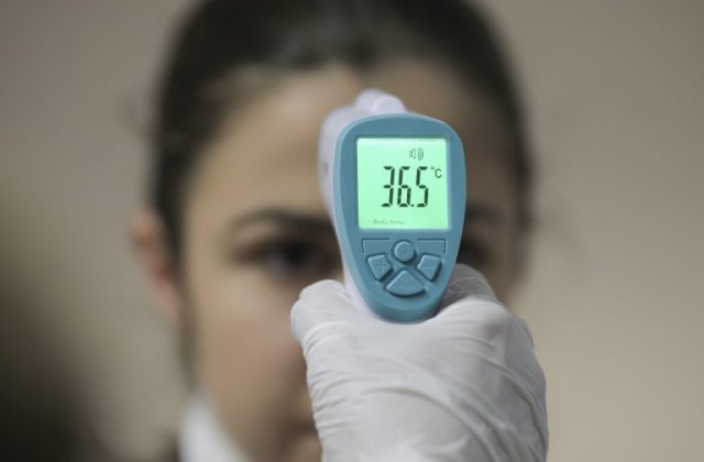 Este legal să ți se ia temperatura la intrarea în magazin? Ce spun avocații