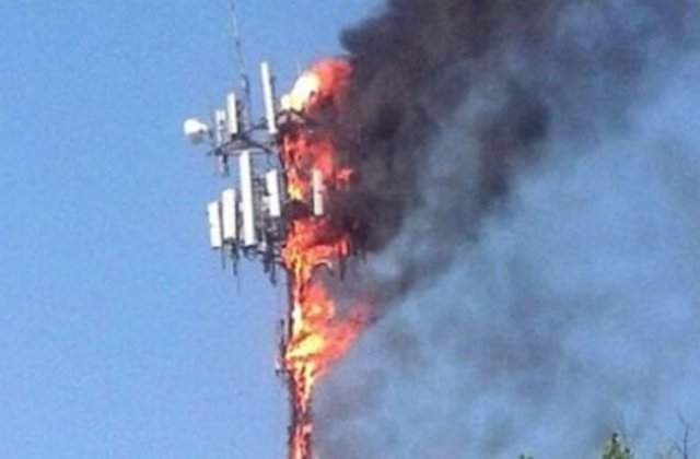 Știrile false, pericol &icirc;n viața reală: conspiraționiștii dau foc turnurilor de rețea 5G