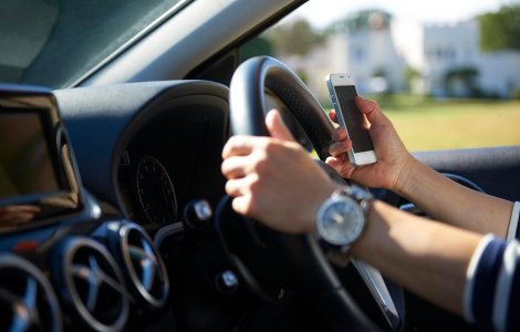 Un șofer român a ucis un bărbat în timp ce conducea și făcea o comandă pe Amazon