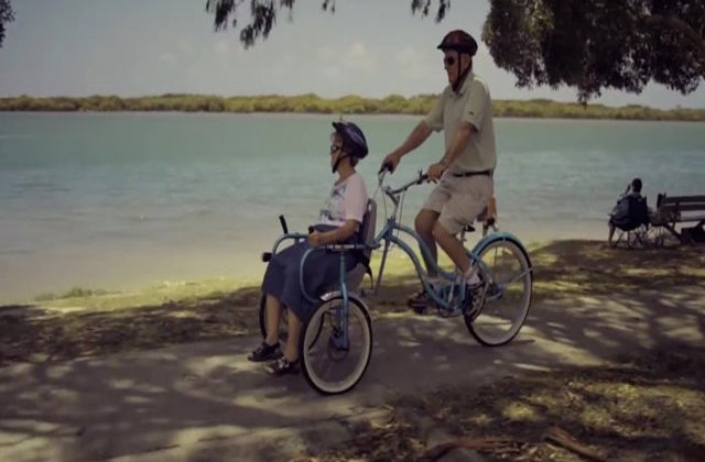 Alături la bine și la greu! A construit o bicicletă specială pentru soția bolnavă de Alzheimer