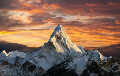 Muntele Everest așa cum nu l-ai văzut niciodată: imagini surprinse cu drona