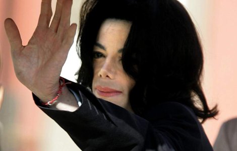 Funeralii departe de lumina reflectoarelor pentru Michael Jackson