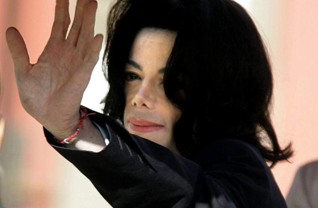 Funeralii departe de lumina reflectoarelor pentru Michael Jackson