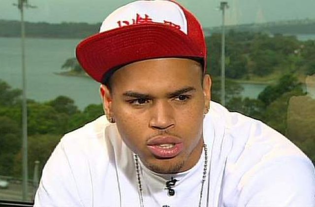 Chris Brown ramane ingerasul lu' mamica