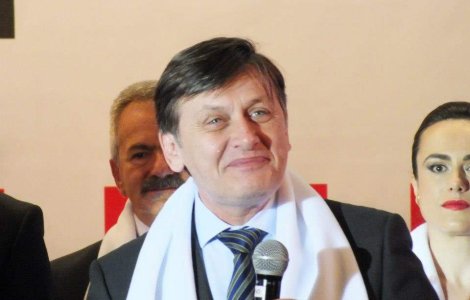 Antonescu, despre raportul MCV: La prima vedere e scris mic, trebuie sa-mi pun ochelarii sa-l citesc