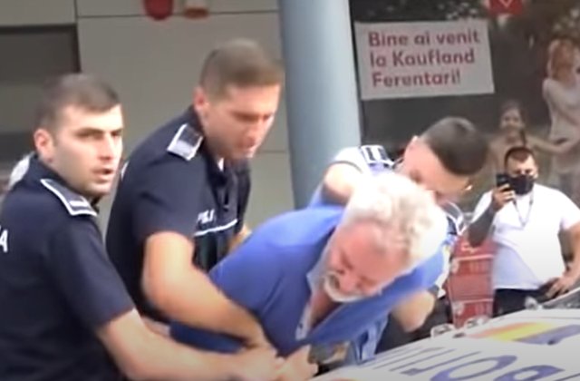 VIDEO Un bărbat a ajuns în cătușe după ce a refuzat să i se ia temperatura la intrarea în magazin