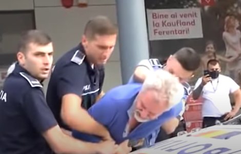 VIDEO Un bărbat a ajuns în cătușe după ce a refuzat să i se ia temperatura la intrarea în magazin
