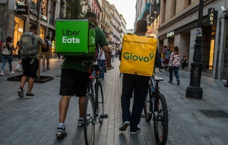 Patronii de restaurante se plâng de ”minicartelul” companiilor de livrare