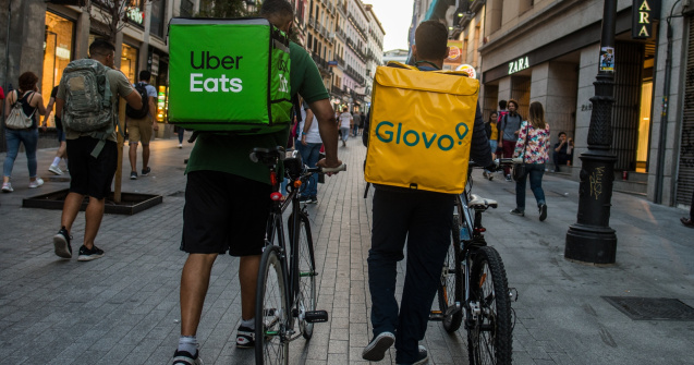 Patronii de restaurante se plâng de ”minicartelul” companiilor de livrare