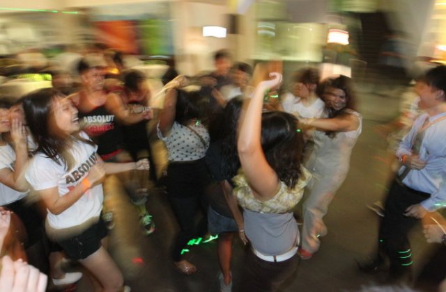 C&acirc;te persoane poți invita la o petrecere de apartament?