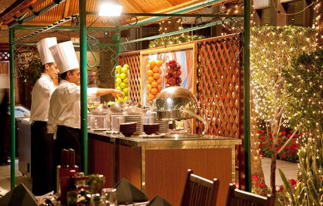 Restaurantul saudit care oferă în meniu ”boicot de brânză” și ”canapea de lux”