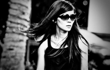 Discutiile cu femeile atragatoare dauneaza grav creierului barbatilor