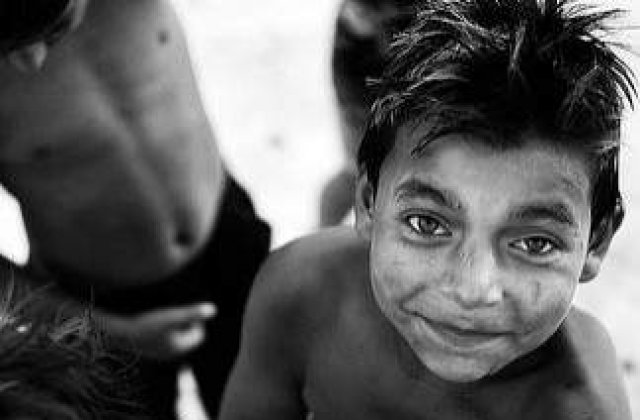 AFP: 'Copiii romi descopera puterea scolii'