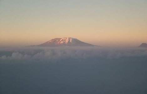 Doi romani curajosi au cucerit varful Uhuru din Kilimanjaro