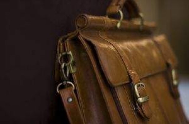 [UPDATE] Profesoara de la Hyperion cercetata pentru furt este cantareata de romante Silvia Lungeanu