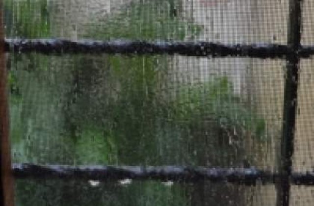 ANM: Duminica, precipitatii mixte si intensificari ale vantului