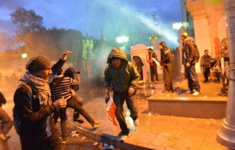 Convoiul premierului egiptean, vizat de tiruri cu pietre in Piata Tahrir