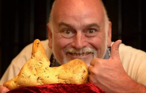 Un australian s-a imbogatit peste noapte dupa ce a gasit o pepita de aur de 5,5 kg