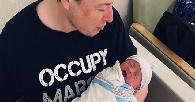 Elon Musk și iubita lui, Grimes, forțați să schimbe prenumele fiului lor