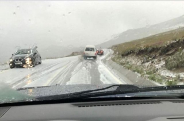 La final de mai, a nins din nou în România. Drumarii abia ce curățaseră șoseaua