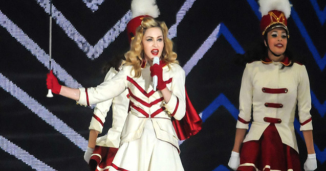Madonna a pozat în lenjerie intimă transparentă la 61 de ani