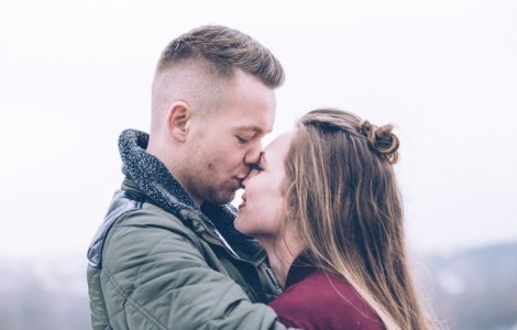 Țara care și-a deschis granițele pentru cuplurile despărțite de COVID-19