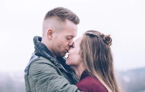 Țara care și-a deschis granițele pentru cuplurile despărțite de COVID-19