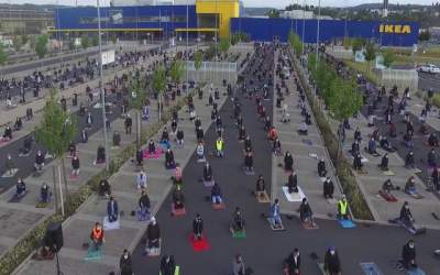 FOTO emoționant: Sute de...