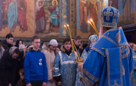 În plină pandemie, ÎPS Teodosie spune că îi împărtășește pe credincioși
