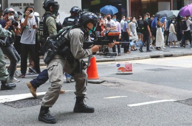 Au reînceput protestele în Hong Kong. Poliția a tras cu arme cu piper și a dezlănțuit haosul