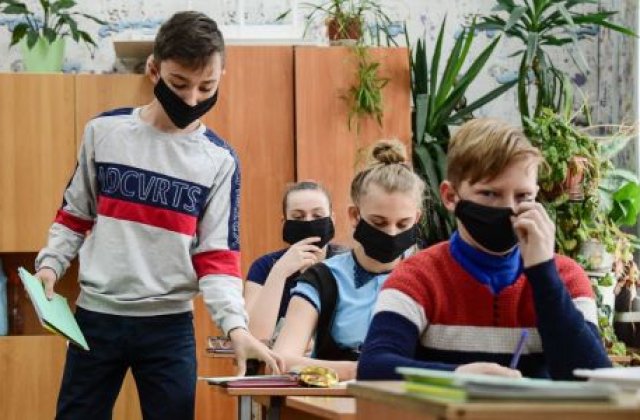 Ludovic Orban solicită distribuirea cât mai rapidă a măștilor de protecție în școli