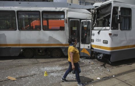 Două tramvaie s-au ciocnit FRONTAL în București. Cum a fost posibil un asemenea accident