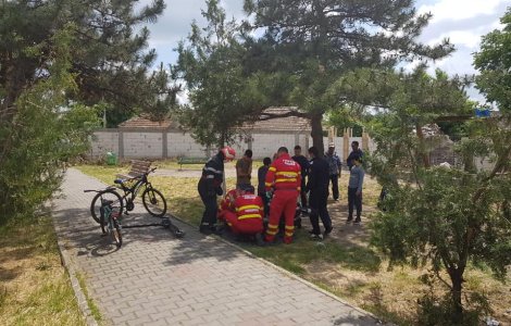 Băiat de 12 ani, blocat într-un leagăn pentru bebeluși