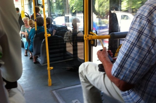 Amenzi din ce în ce mai mari. Femeie sancționată cu 500 de lei pentru că nu purta mască de protecție în autobuz